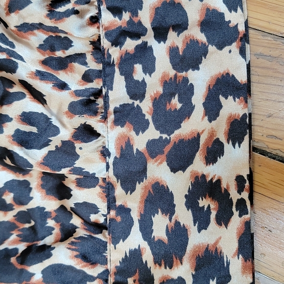 ‼️🆕️‼️Forever 21 Leopard Print Halter Top - Picture 2 of 5